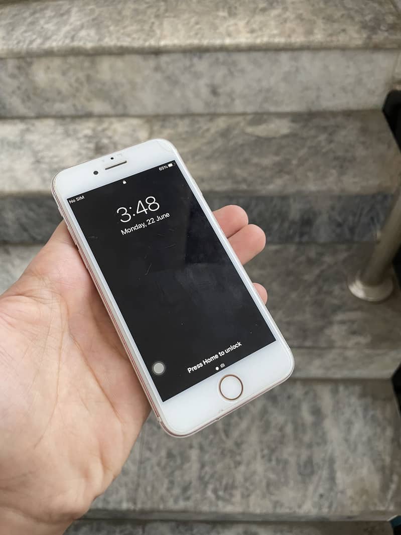 Apple iPhone 7 0
