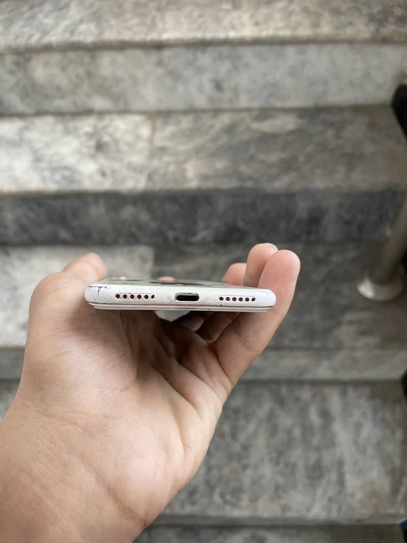 Apple iPhone 7 4