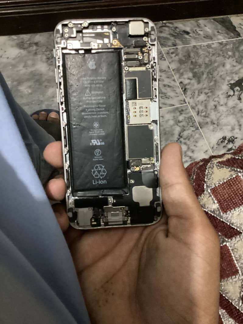 Apple iPhone 6S 1