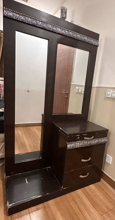 Dressing mirror
