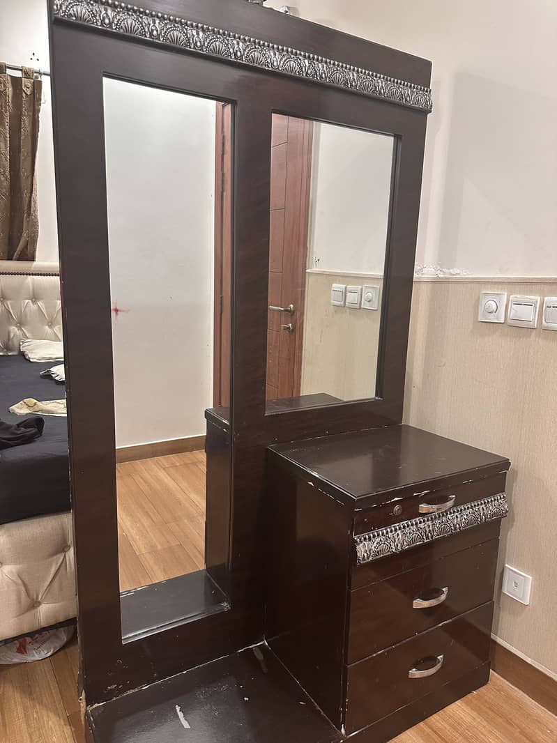 Dressing mirror 1