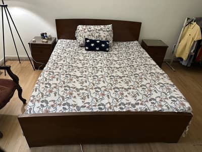 SOLID WOOD BED SET + 2 SIDE TABLES