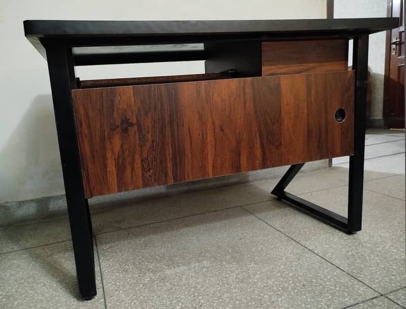 COMPUTER TABLE 2