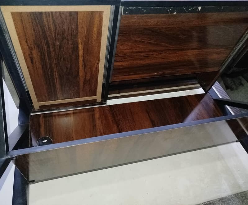 COMPUTER TABLE 4