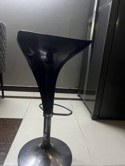 Bar stool: salon stool