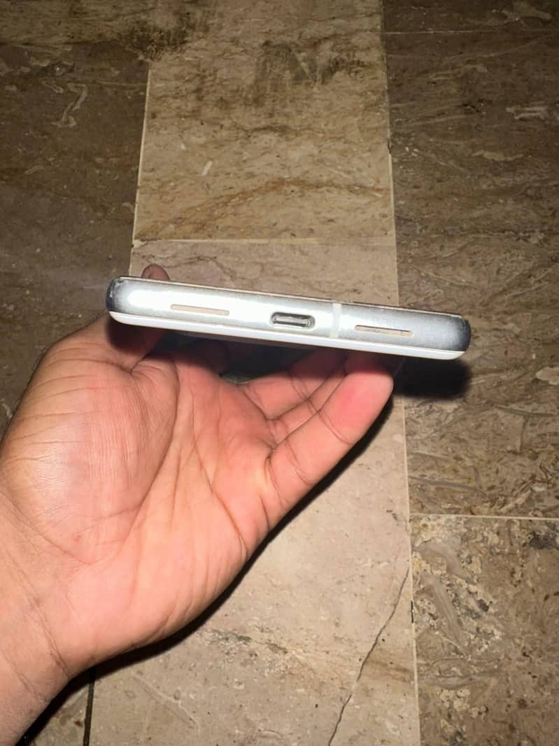 Google Pixel 7 4