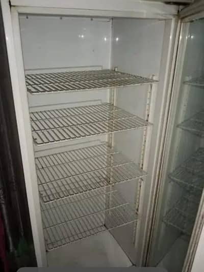 Esquire  Refrigerator – Like New