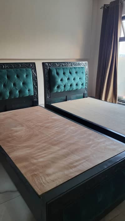 2 single beds