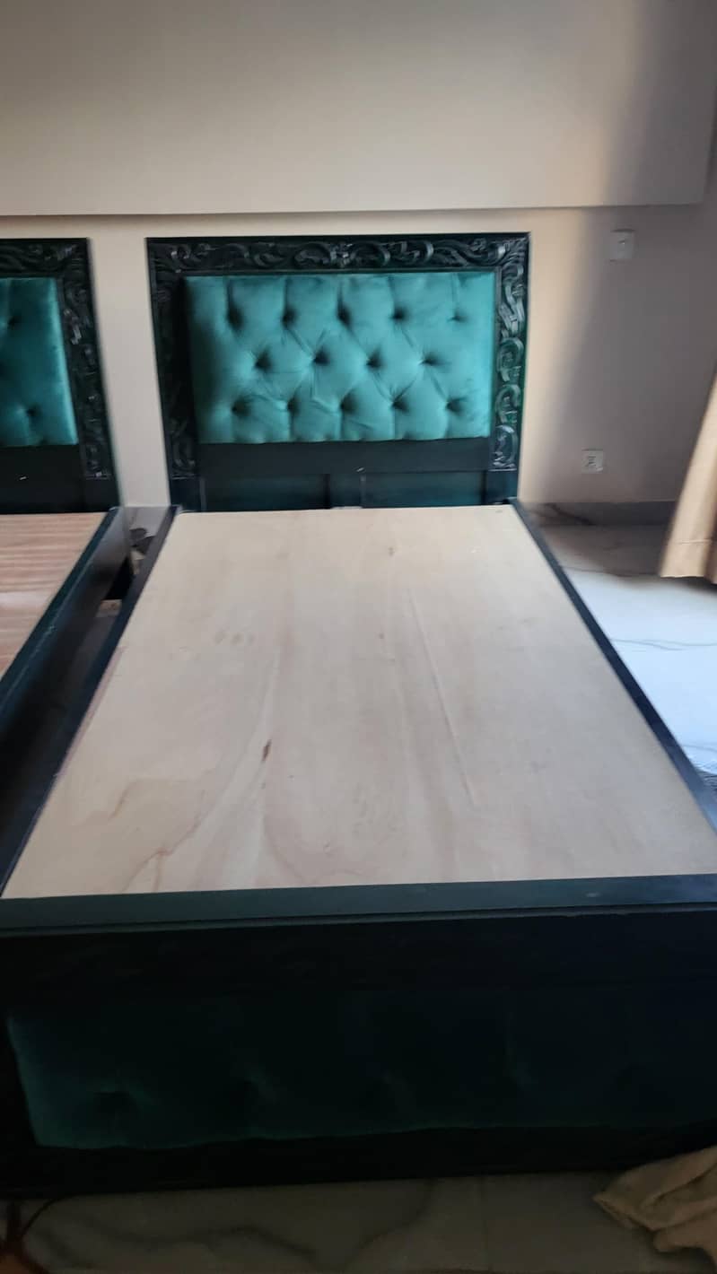 2 single beds 4
