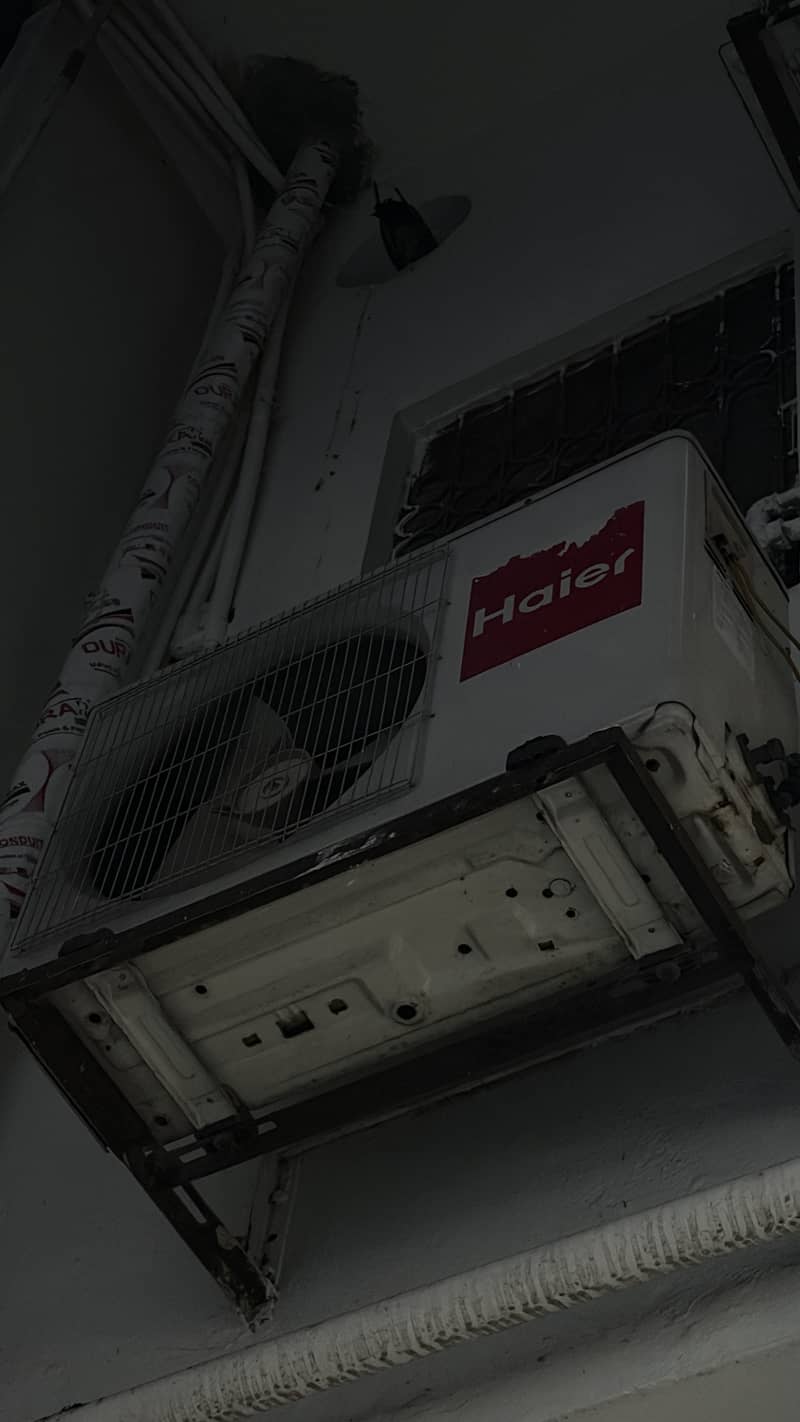 Split Ac in good condition 1