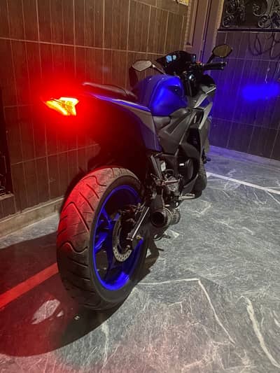 Yamaha r3 replica dual cylinder