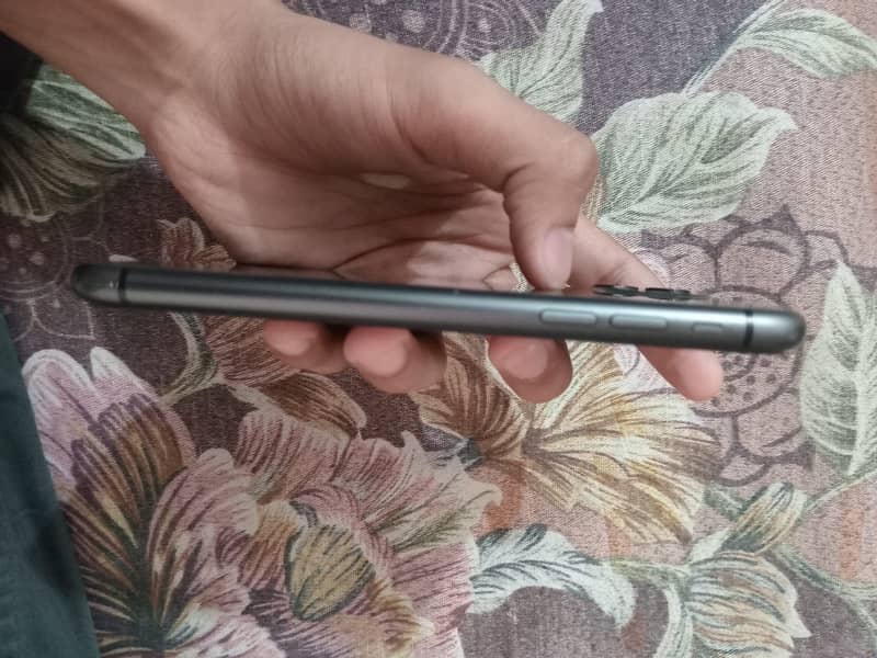 Apple iPhone 11 6