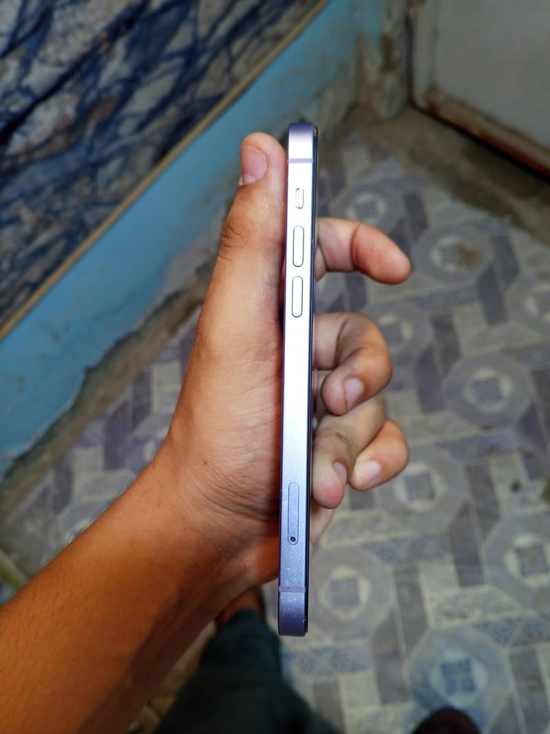 Apple iPhone 12 3