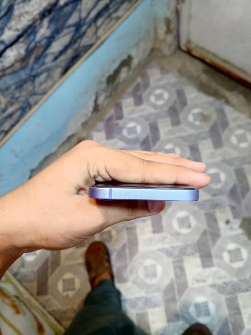 Apple iPhone 12 4