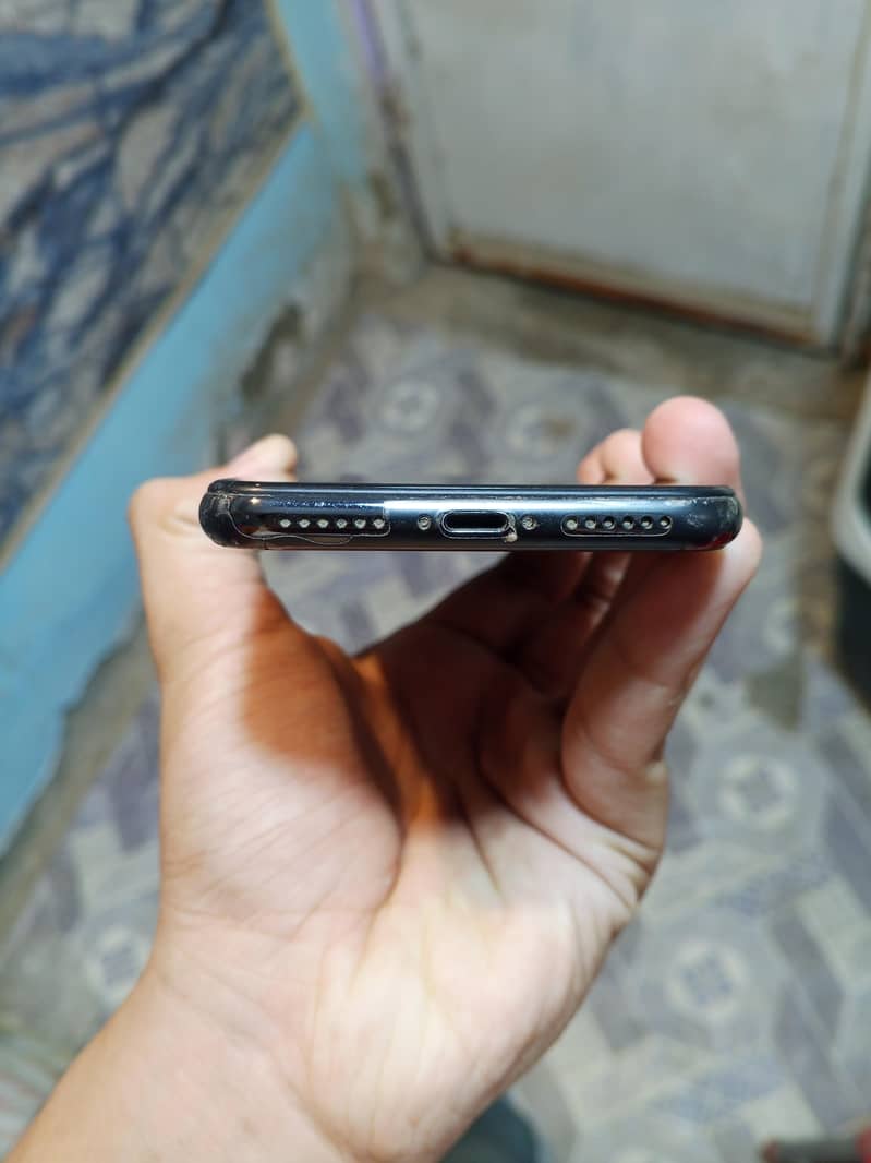 Apple iPhone X 4