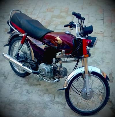 Honda  CD 70 red color