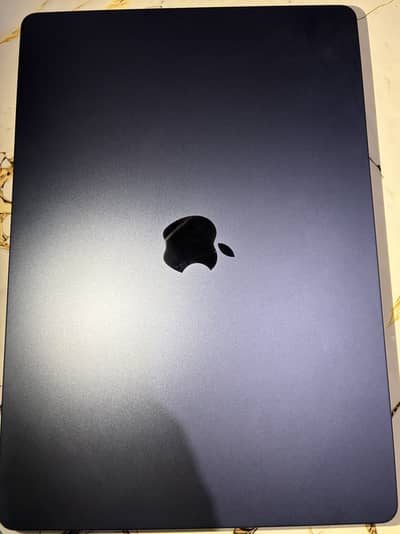 MacBook Air M5 15.3" (Midnight)–10/10 Condition Only 2 Months Light