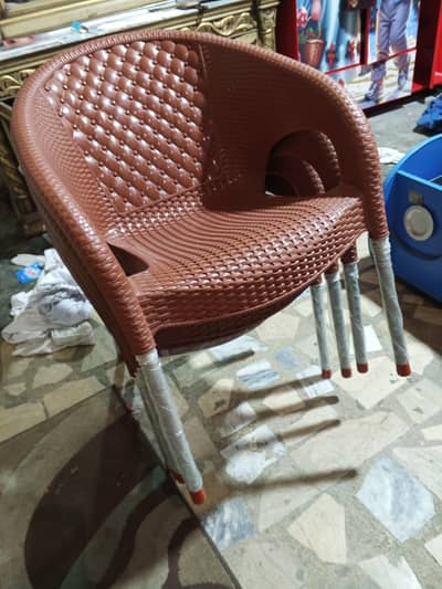 4 Chairs and 1 Table