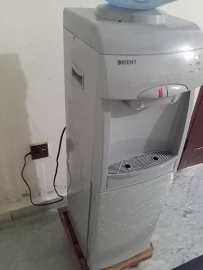 orient hot and cold water dispenser- excellent condition
