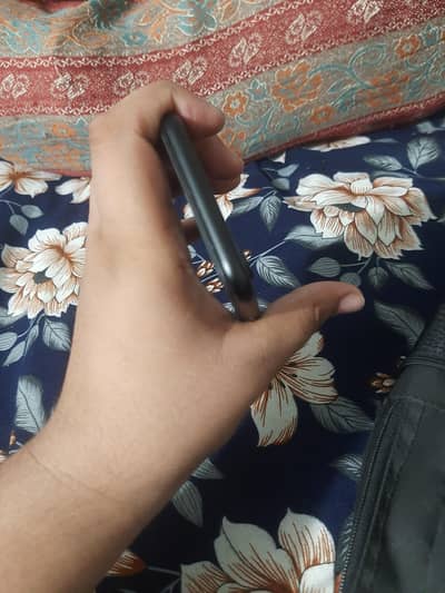 Apple iPhone XR icloud lock ha update ki waj say