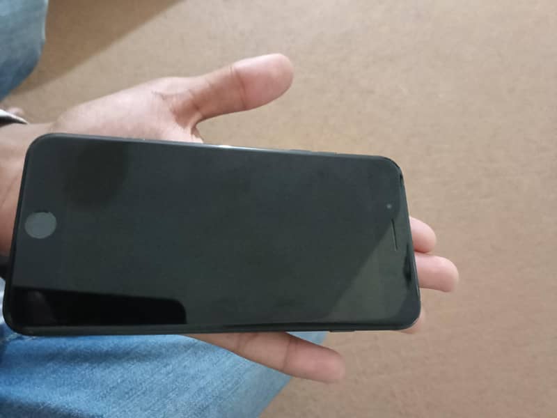Apple iPhone 7 Plus 5