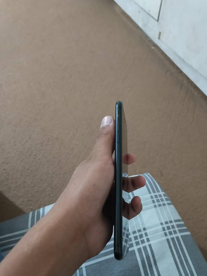 Apple iPhone 7 Plus 6