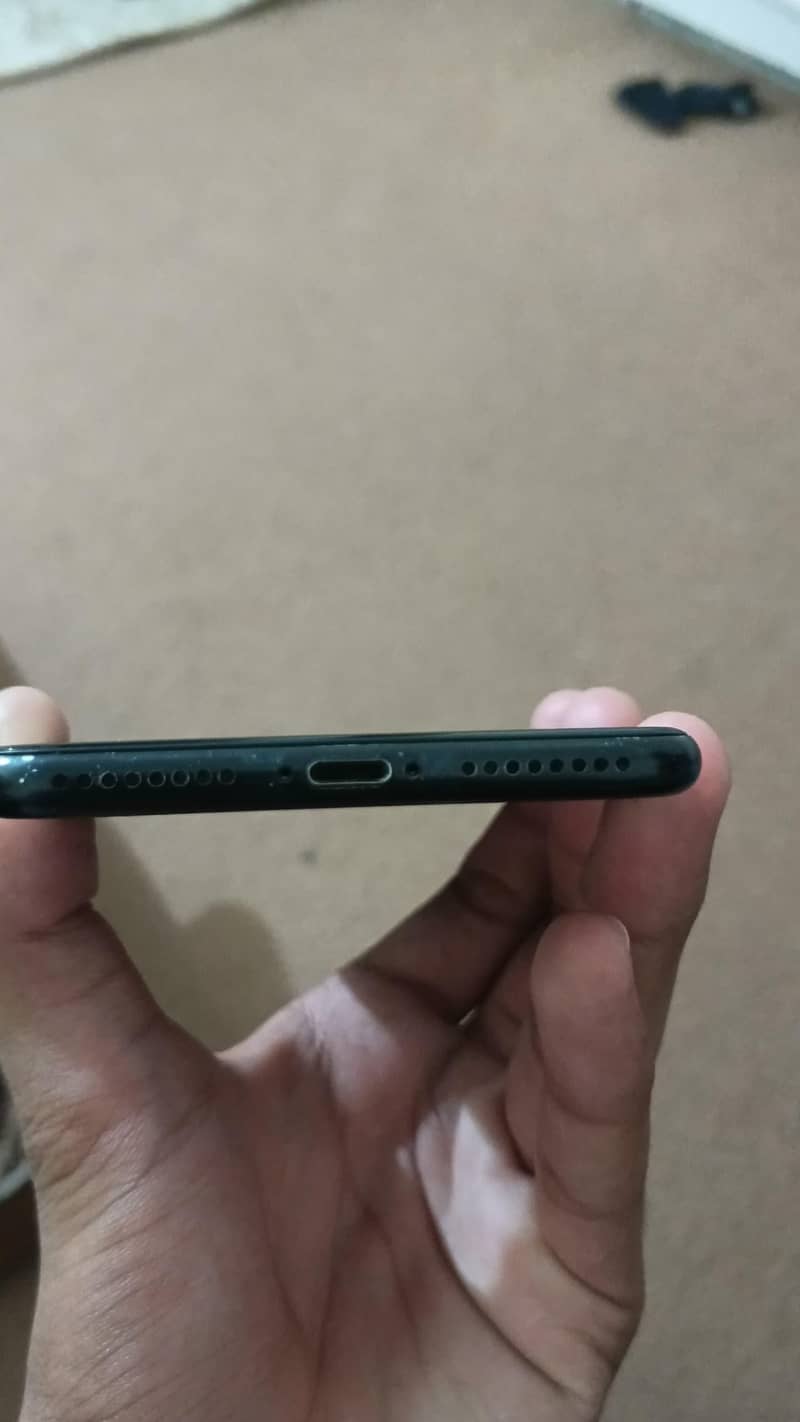Apple iPhone 7 Plus 9