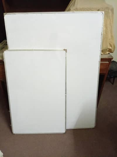 2 WHITEBOARDS