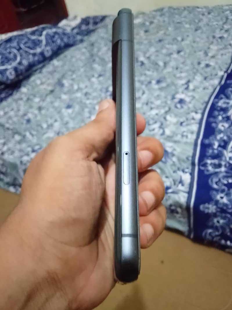 Google Pixel 8 4