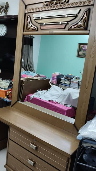 DRESSING TABLE