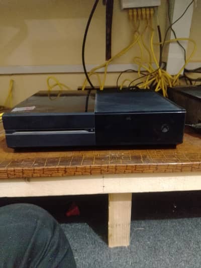 Xbox one (with supply) 6 pieces 10/10 condition for sale