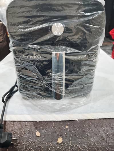 I m selling my brand new airfryer watsapp nad call 03057274099