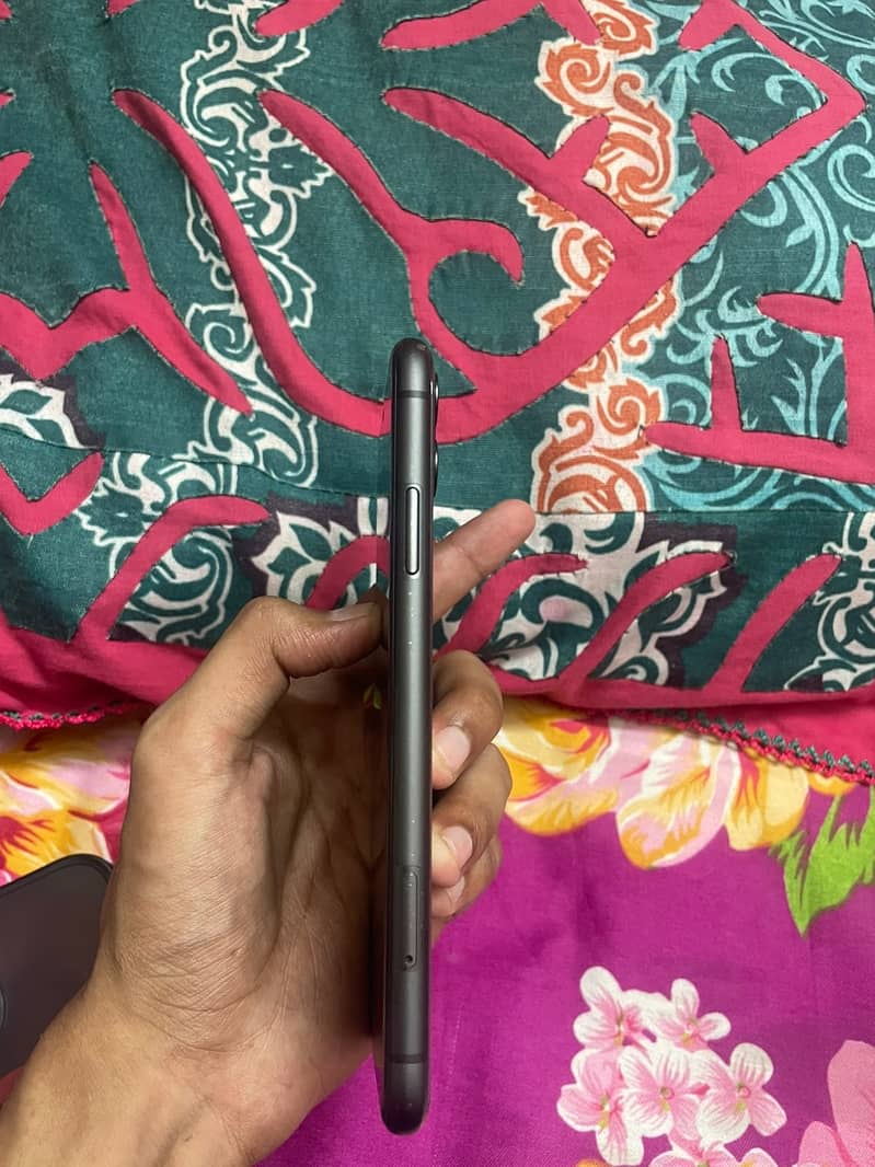 Apple iPhone 11 3