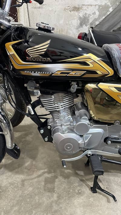 2026 black gold edition 10/10 condition alpunjab number laga hua