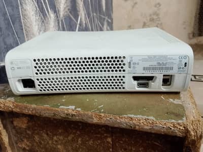 Xbox 360 with 320 GB hard and 1 box pack wired controller