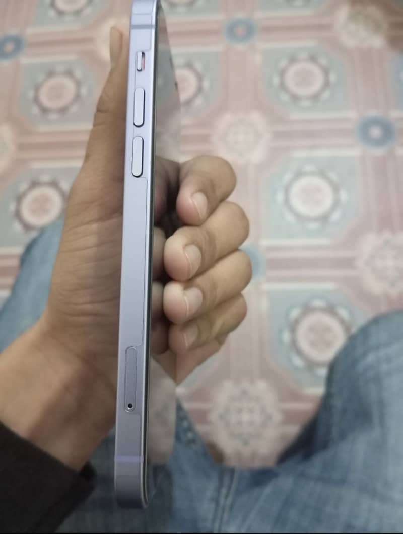 Apple iPhone 12 3