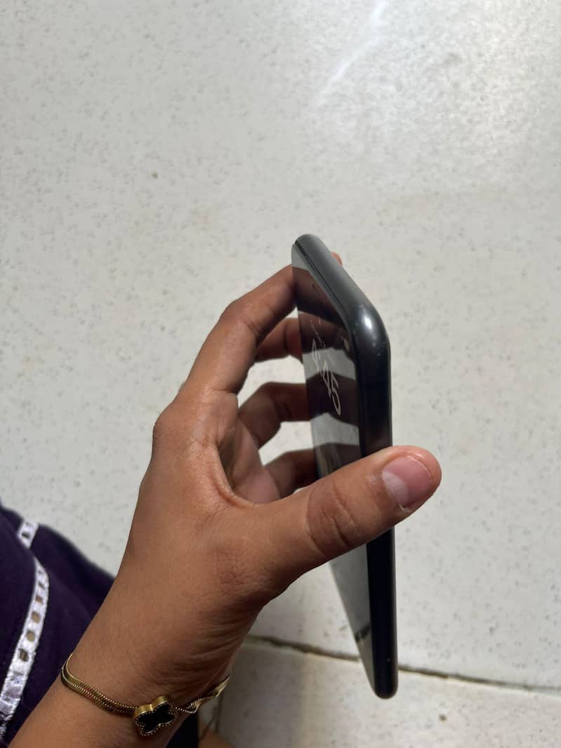 Apple iPhone 11 3