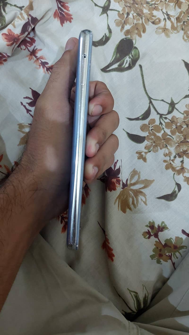 Sharp Aquos R2 3
