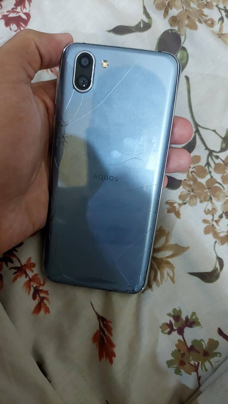 Sharp Aquos R2 7