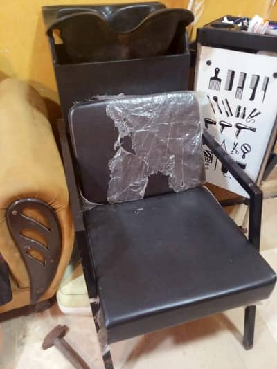 all salon chairs with trolly and other stuff