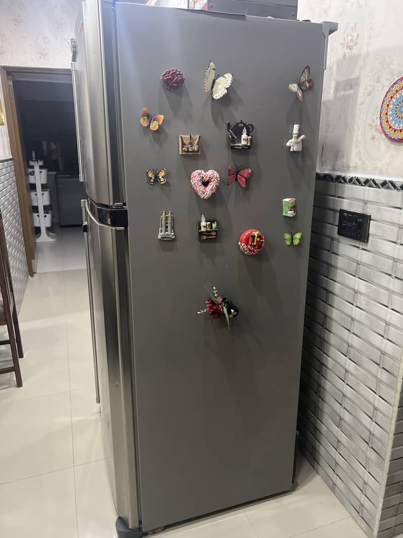 20 cubic fridge sharp imported 1