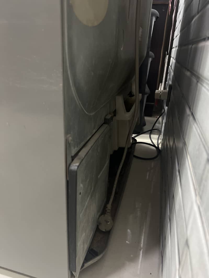 20 cubic fridge sharp imported 2