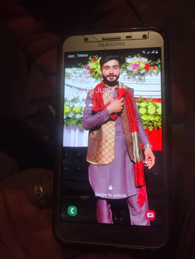 Samsung Mobile J7 Core