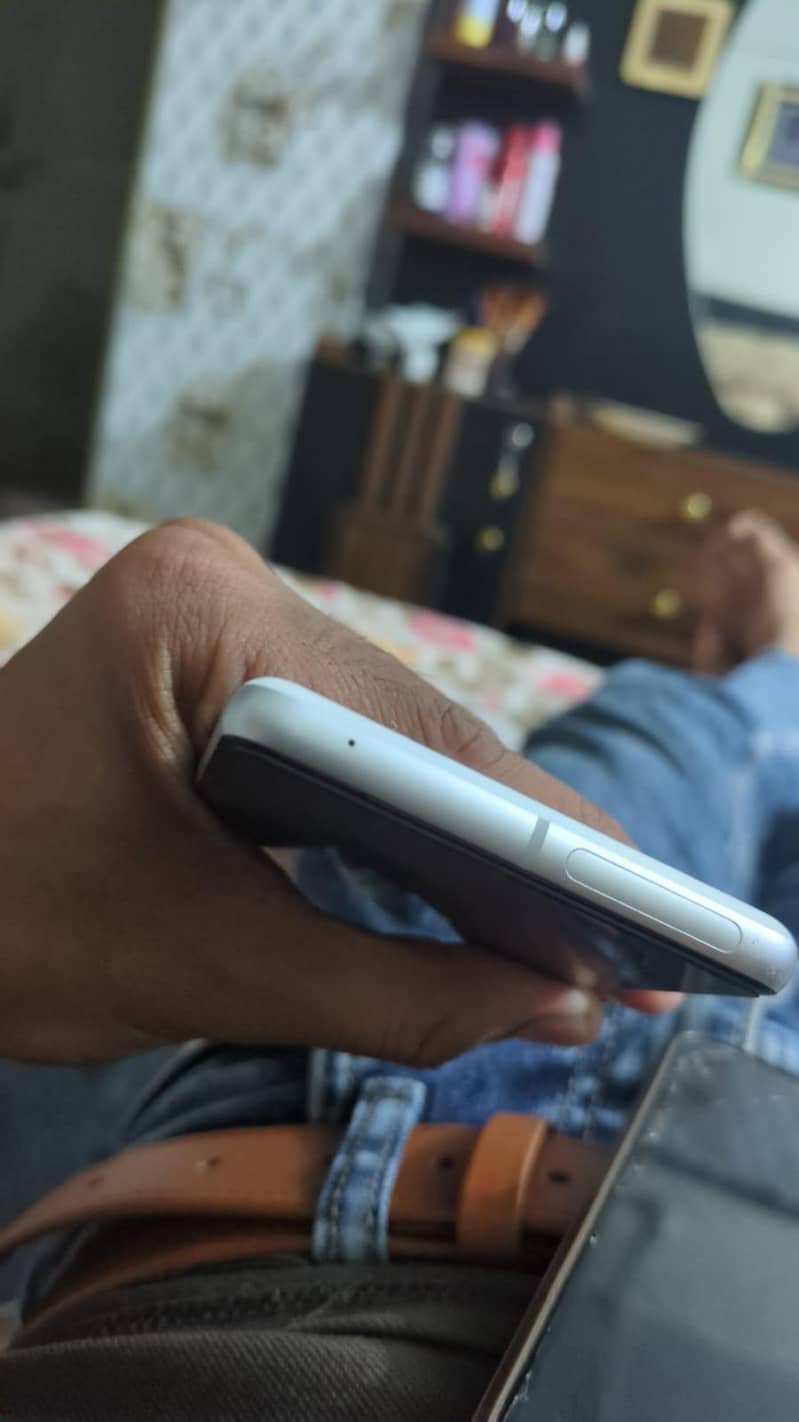 Google Pixel 7 4