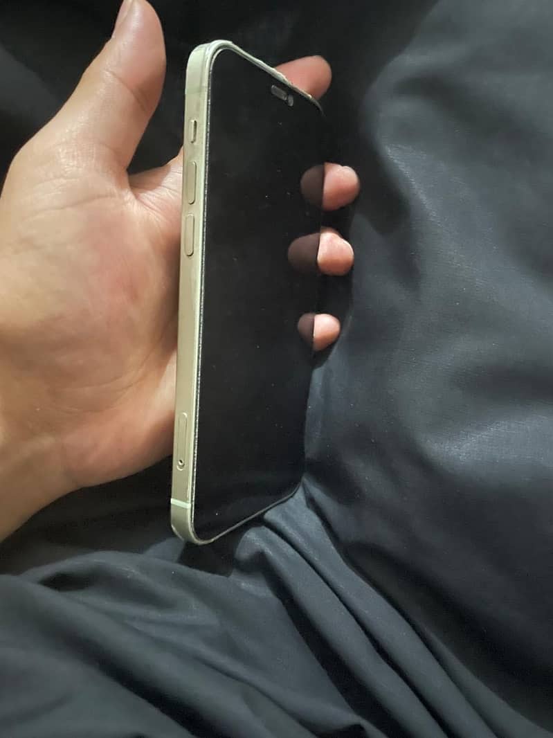Apple iPhone 12 2