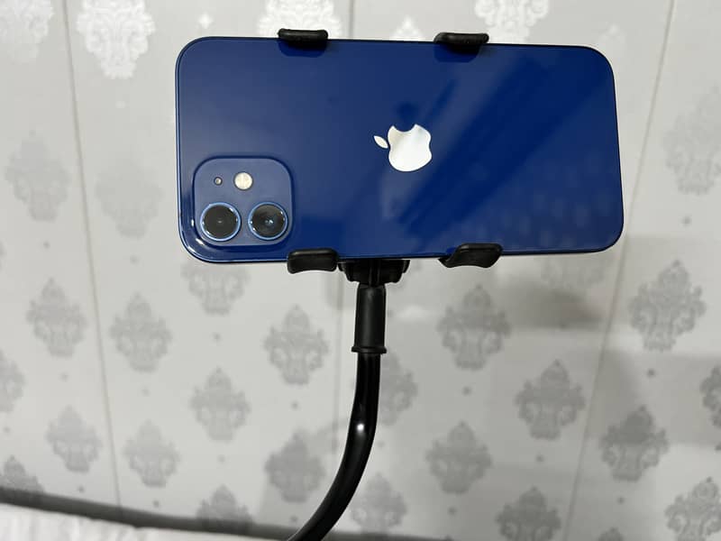 Apple iPhone 12 4