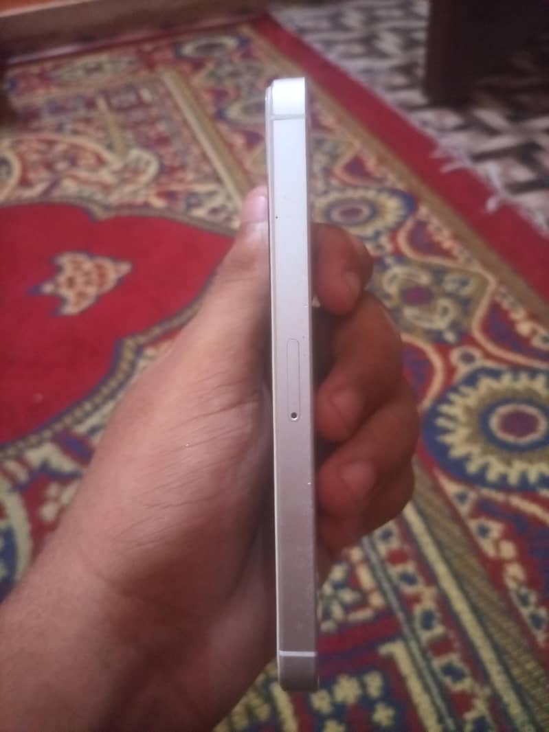 Apple iPhone SE 3