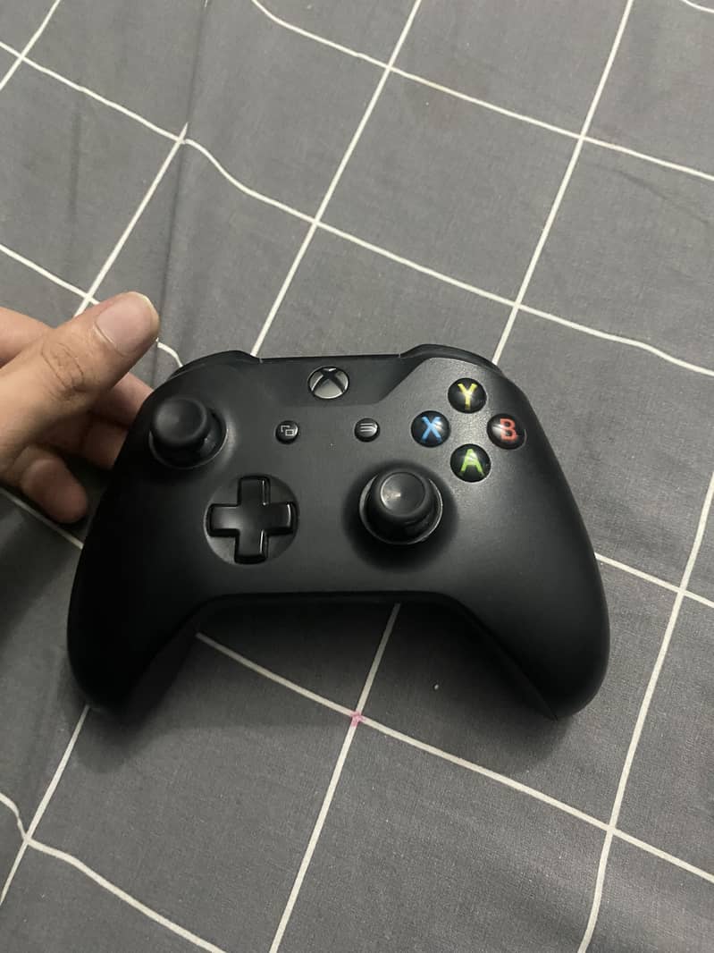 Xbox controller and cds 8