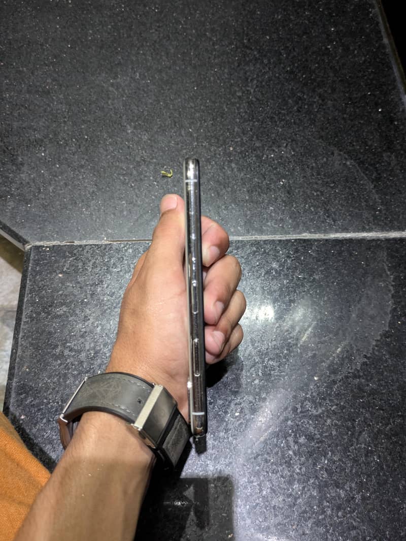 Apple iPhone X 3