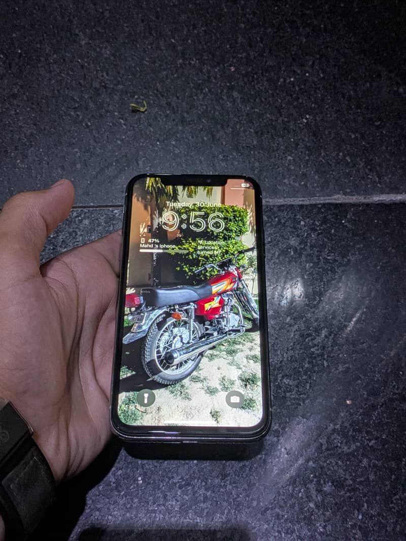 Apple iPhone X 4